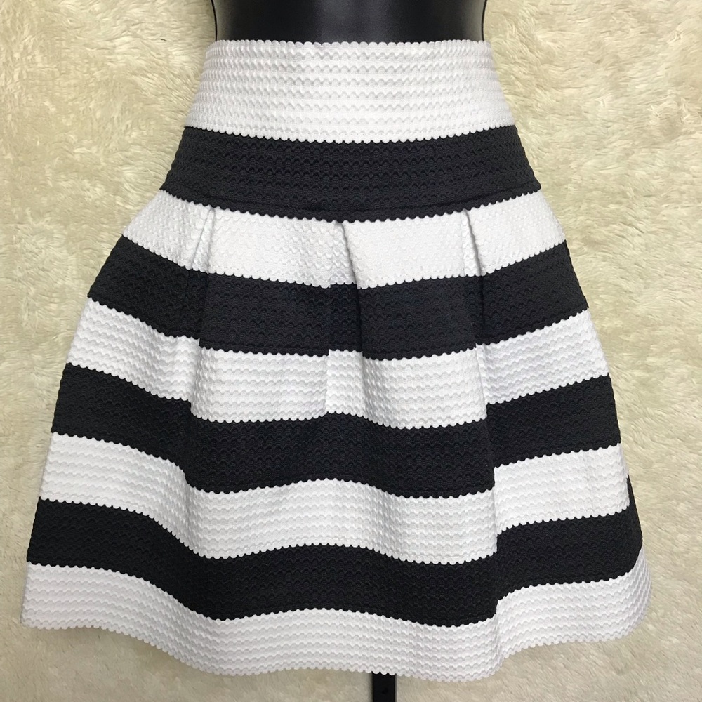 NESLAY DESIGNER WHITE & BLACK STRIPPED SKIRT